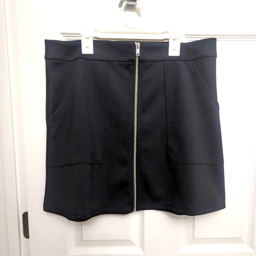 H&M Black Skirt (M)